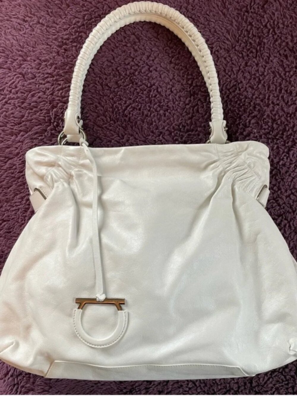 Salvatore Ferragamo Italian white leather shoulder bag - Picture 2 of 7